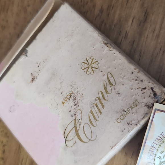 Vintage Avon Cameo Solid Perfume Compact - Picture 6 of 9